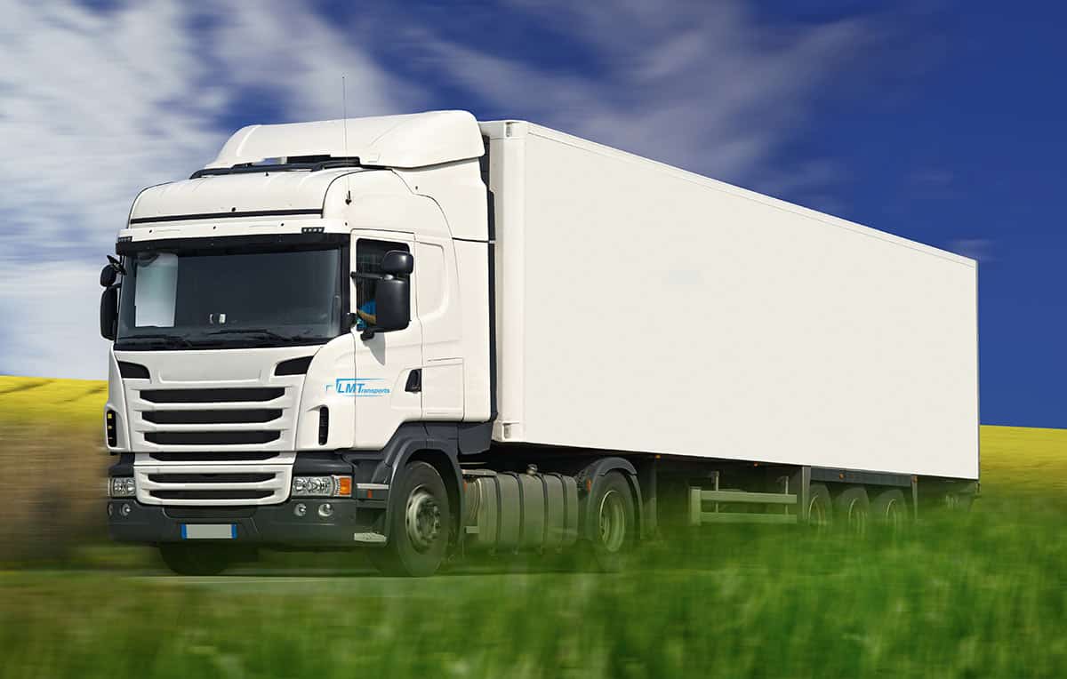 DISTRIBUTION ET Enlèvement en poids lourds LMT Transports | Spécialiste de location de camions avec conducteurs pour vos transports de marchandises par camion en Loire Atlantique et toute la Bretagne, Vannes, Nantes, Quimper, Brest