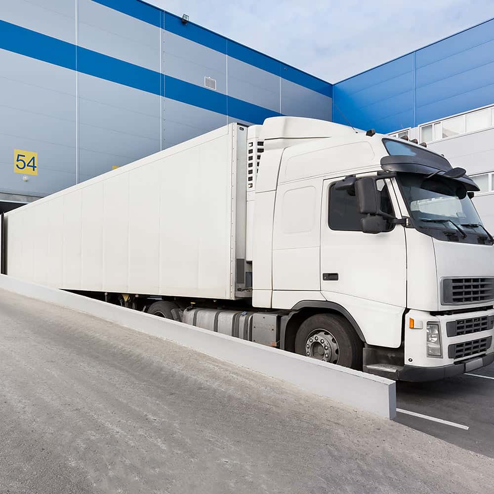 LM Transports | Spécialiste de location de camions avec conducteurs pour vos transports de marchandises par camion en Loire Atlantique et toute la Bretagne, Vannes, Nantes, Quimper, Brest