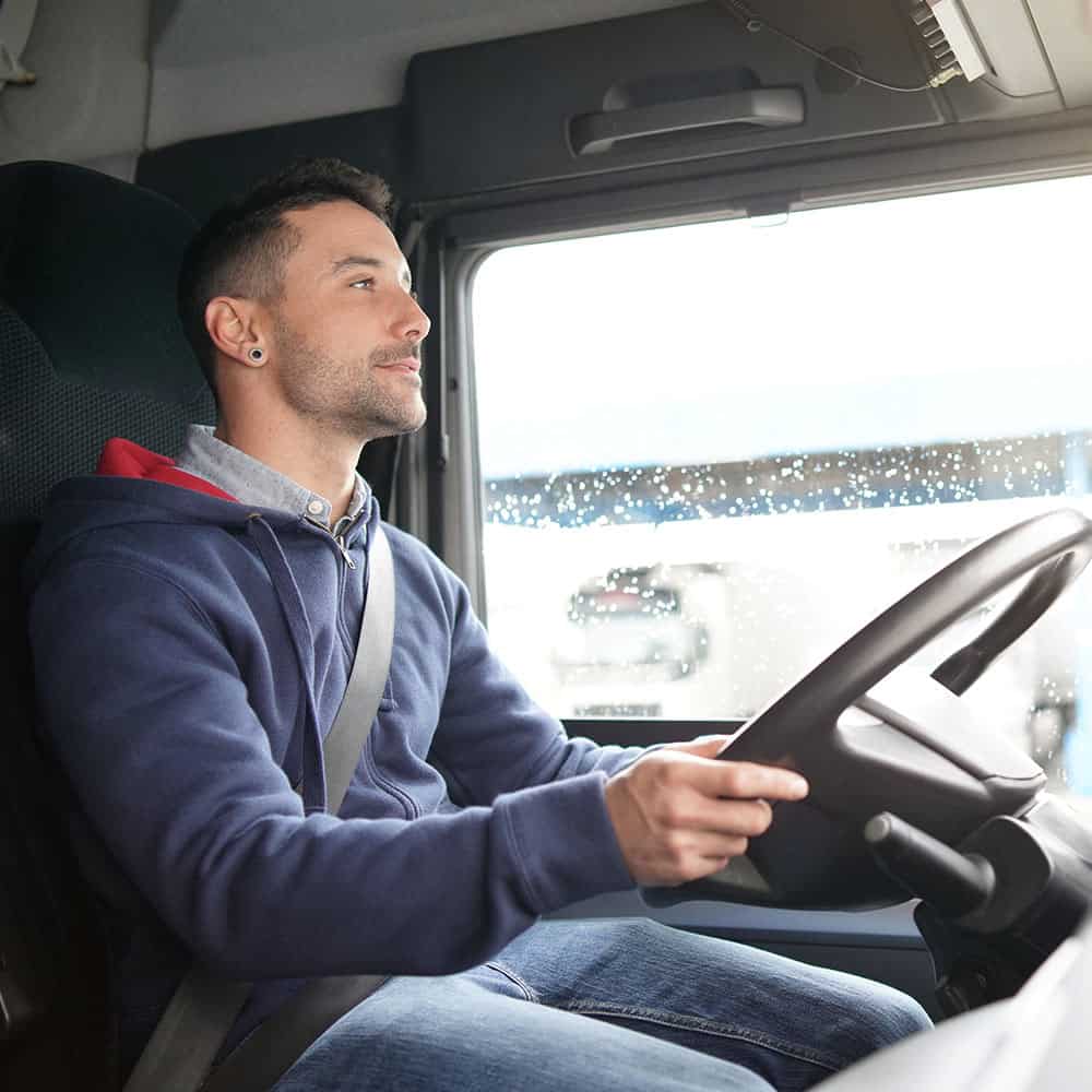 LMT Transports vous propose des véhicules et des chauffeurs pour la livraison local ou régional, avec une prestation au forfait journée. Bénéficiez grâce à LMT Transports de services et d'une véritable expertise dans le service de la distribution