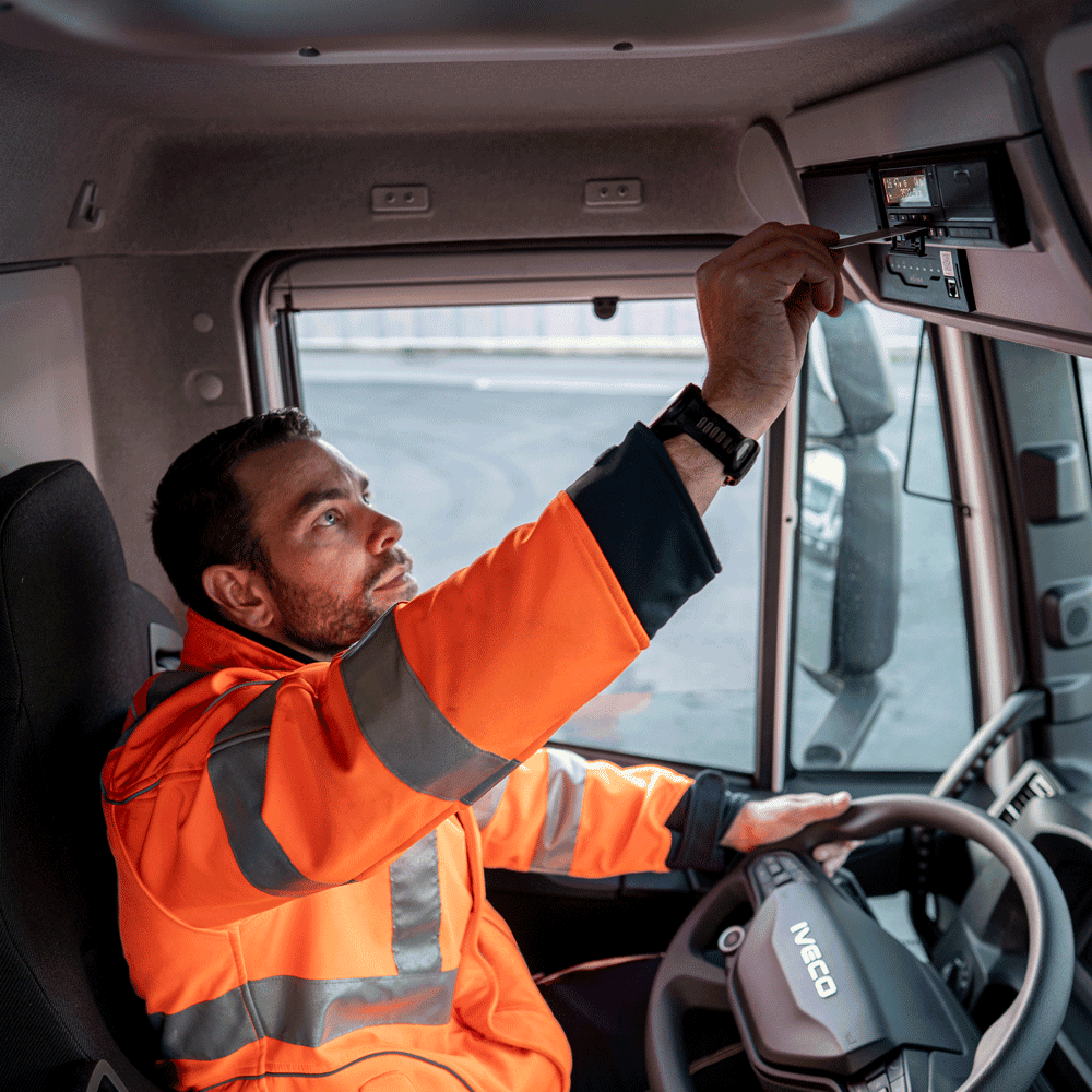 LMT Transports vous propose des véhicules et des chauffeurs pour la livraison local ou régional, avec une prestation au forfait journée. Bénéficiez grâce à LMT Transports de services et d'une véritable expertise dans le service de la distribution