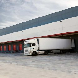 LMT Transports | Spécialiste de location de camions avec conducteurs pour vos transports de marchandises par camion en Loire Atlantique et toute la Bretagne